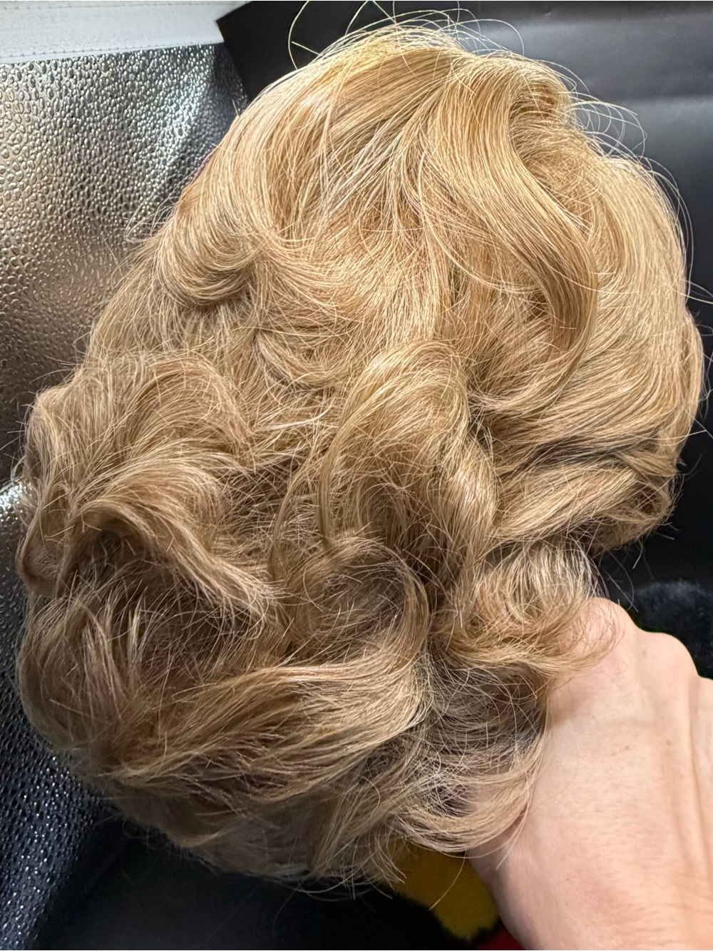 Short Layered Wig in Honey Blonde - Women's Hair Accessory - Picture 6 of 7